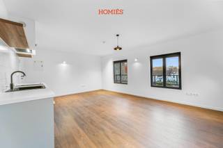 Deze gezellige en comfortabele woonst op de gelijkvloerse verdieping maakt deel uit van een authentiek gebouw met mooie uitstraling dat in...