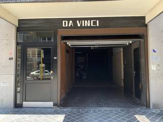 Staanplaats in een afgesloten complex, deze is vanaf 1/12 beschikbaar.<br />Afmetingen van de staanplaats:<br />B - 2,1m <br />L - 5,4m<br />H - 2,3m