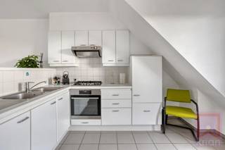 Dit appartement bevindt zich op de derde verdieping in een kleinschalig gebouw. Het is gelegen in hartje Geel met de Markt op wandelafstand...