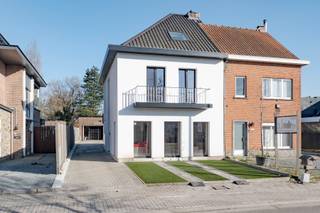 Deze ruime loods/hangaar heeft een indrukwekkende oppervlakte van 315m² en een vrije hoogte van +/- 3m. De loods is vergund om 1m hoger te...