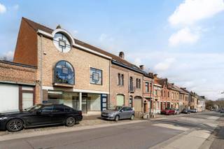 Voor meer informatie of een bezoek, mail naar verhuurwest@living-stone.beGunstig gelegen commercieel gelijkvloers (109m²) met bijhorende kelder...