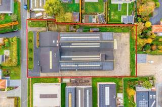 Bedrijfsgebouw met woning op ca. 4.714 m² te huur in Oostnieuwkerke-Staden, nabij Roeselare.Gelegen in zone voor ambachtelijke...