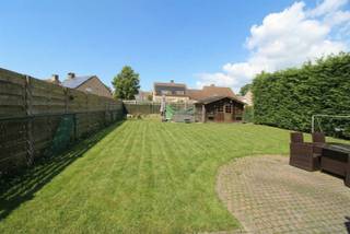 Heel veel troeven heeft deze ruime gezinswoning! Eerst en vooral de ligging: enorm kindvriendelijk, in een doodlopende straat met speelplein. In...