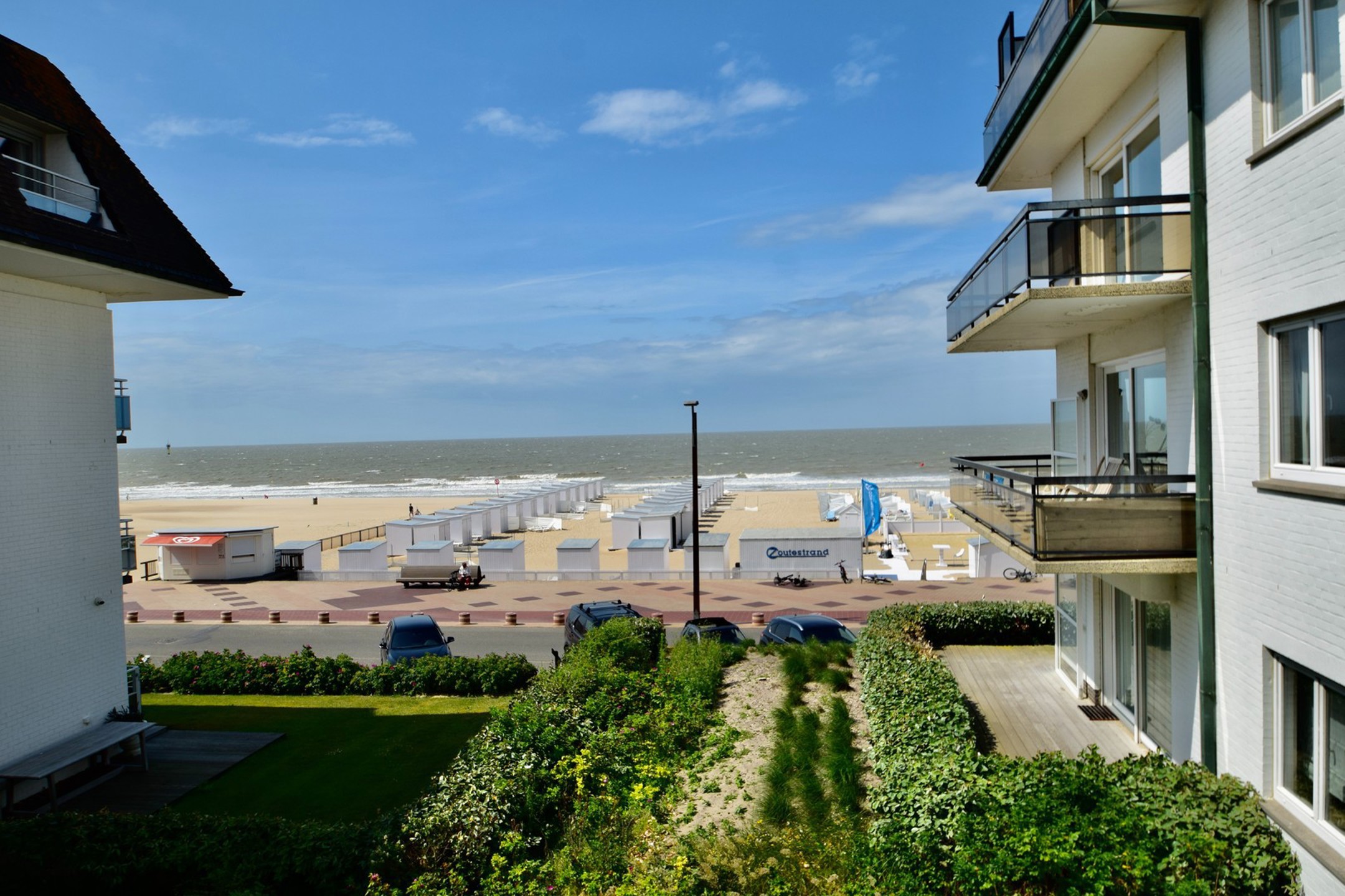 Luxueus gerenoveerd hoekappartement met zeezicht vlakbij de wandeldijk in het Zoute. - foto 5
