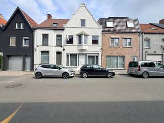 Deze instapklare woning is gelegen in het bruisende stadscentrum van Roeselare, vlakbij de Markt.Deze woning is vlot bereikbaar en diverse winkels,...