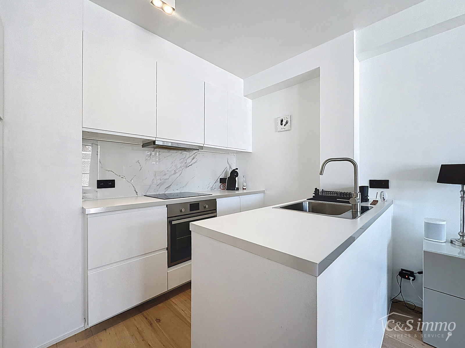 Gerenoveerd 2 slaapkamer appartement in een klein gebouw - foto 3