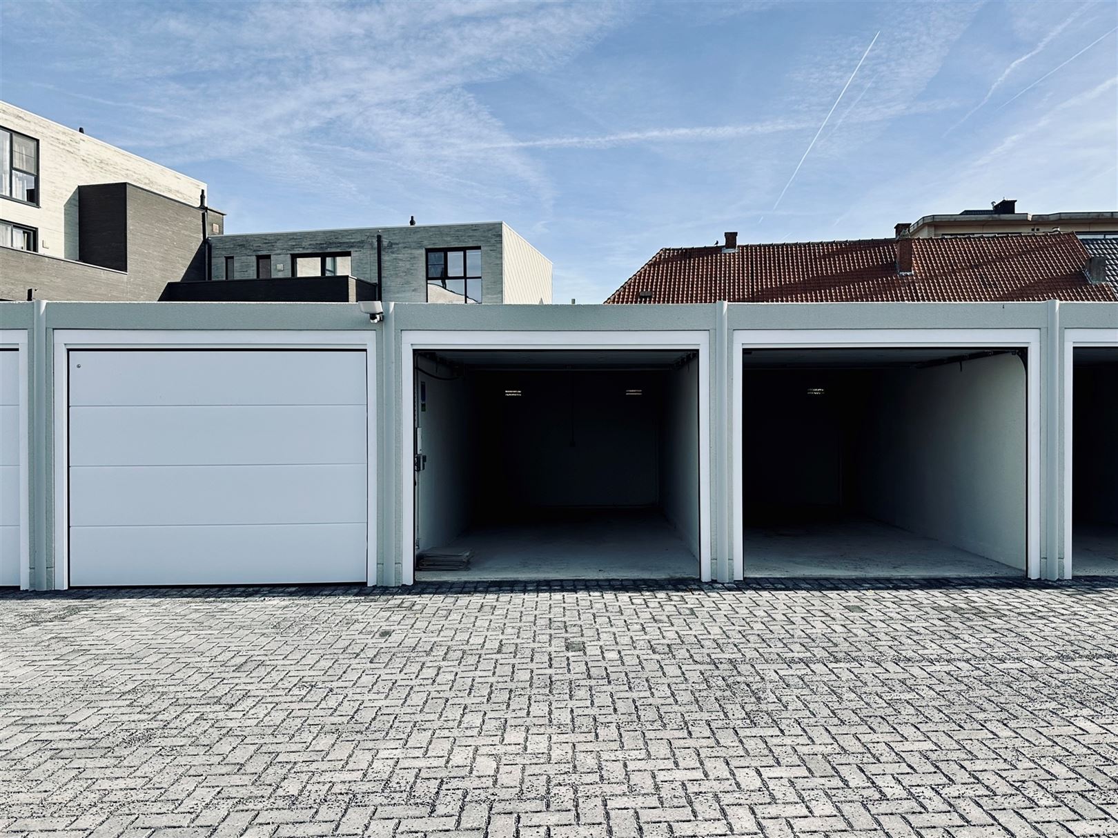 Garagebox achter appartementsgebouw - foto 2