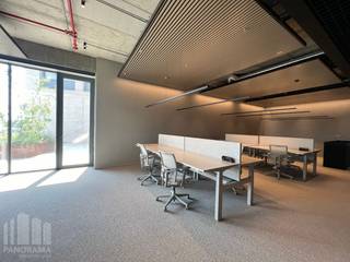 Fantastisch gelegen en inspirerend Business center "<strong>In The Yard</strong>" bevindt zich langs de <strong>E40</strong>, in de nabijheid van <strong>Gent</strong>. Deze unieke locatie biedt niet alleen een vlotte bereikbaarheid, maar straalt ook comfort en rust uit, dankzij de hoogwaardige afwerking en de bijzondere aandacht voor de WELL-standard, die het welzijn en de gezondheid van werknemers centraal stelt.<br /><br />Het lichtrijke<strong> full service </strong>kantoor met 4 werkplaatsen (of meer) heeft rechtstreekse toegang tot de prachtige daktuin<strong>. </strong>Ook beschikt de ruimte over volgende<strong> </strong>zaken<strong>: </strong>meetingrooms, phoneboots, kitchenette,...Daarnaast<strong> </strong>kan u genieten van allerlei gemeenschappelijke faciliteiten zoals padelvelden, fitnessruimte, eventruimtes, catering, receptie, <strong>ruime parking</strong>,...Met andere woorden, DE ideale omgeving om uw bedrijf te vestigen. <br /><br />Contacteer <strong>PANORAMA B2B</strong> <strong>GENT KANTOREN</strong> voor bijkomende inlichtingen, plannen of een vrijblijvend plaatsbezoek <strong>09 225 09 02</strong>.