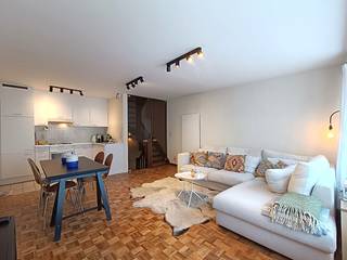 This ready-to-move-in house is located in an excellent location, just 300 meters from the seafront of Heist. It is attractively located near...
