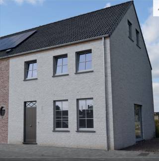 TE KOOP in Ronse Ninoofsesteenweg 494 ( lot 3 )Mooie verkaveling voor het bouwen van een half open bebouwing nabij het centrum van Ronse.lot 3 Opp. :...