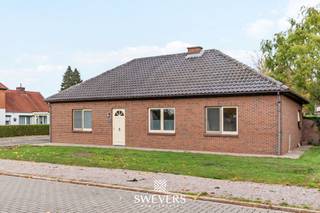 Interesse? Meer informatie op www.SWEVERS.be. - In een rustige straat in Heusden-Zolder staat een instapklare open bebouwing die doorheen de...