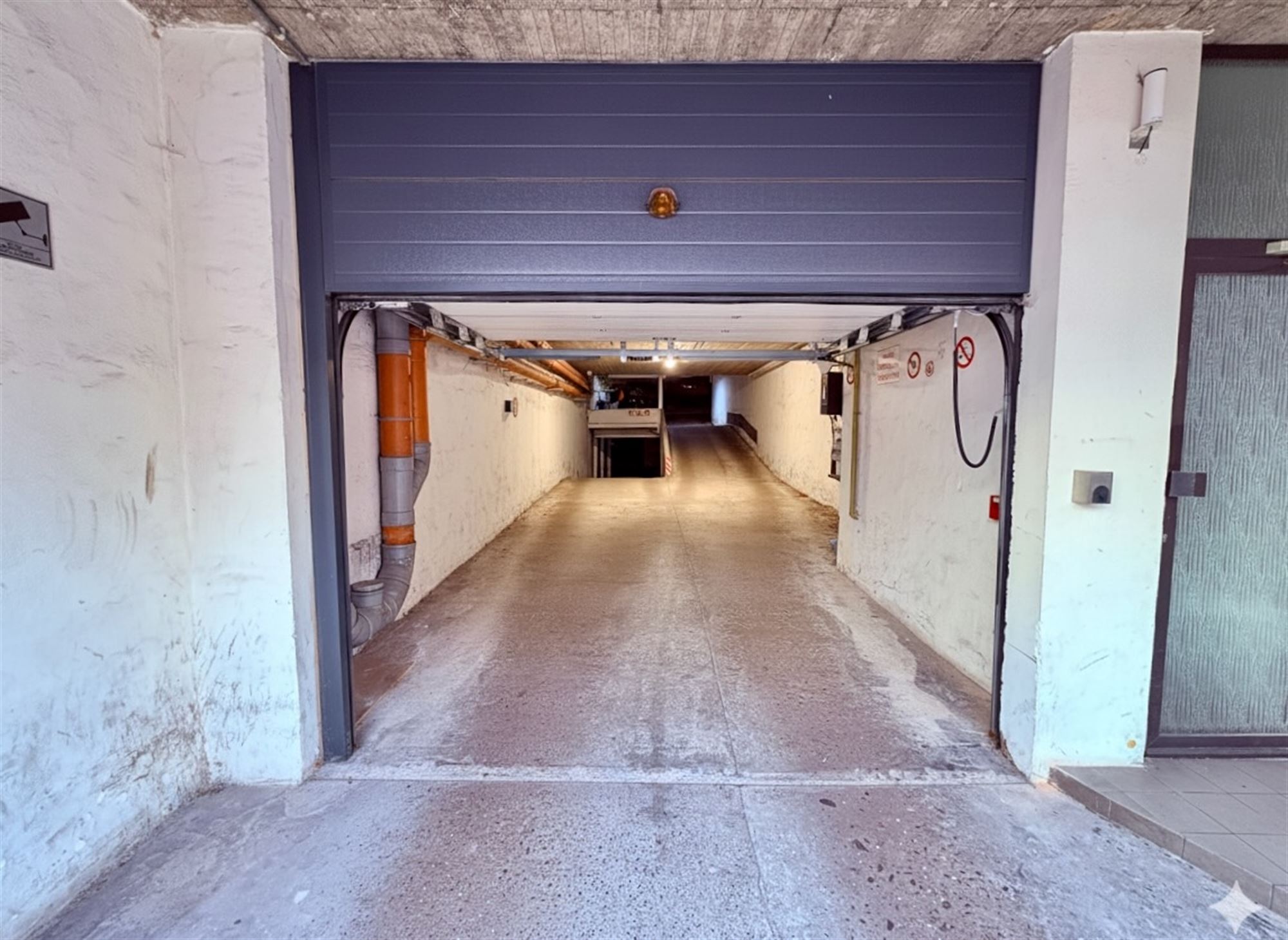 60 parking spaces - 5 motorcycle spaces and 2 warehouse spaces - photo 3