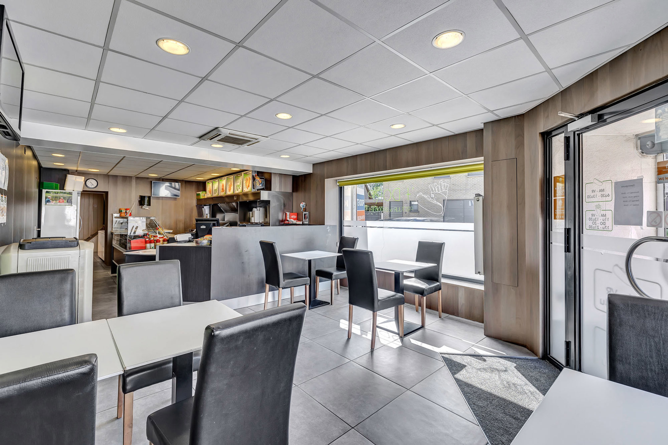 Bekende frituur + woonst met 3 slaapkamers in Baardegem - foto 2