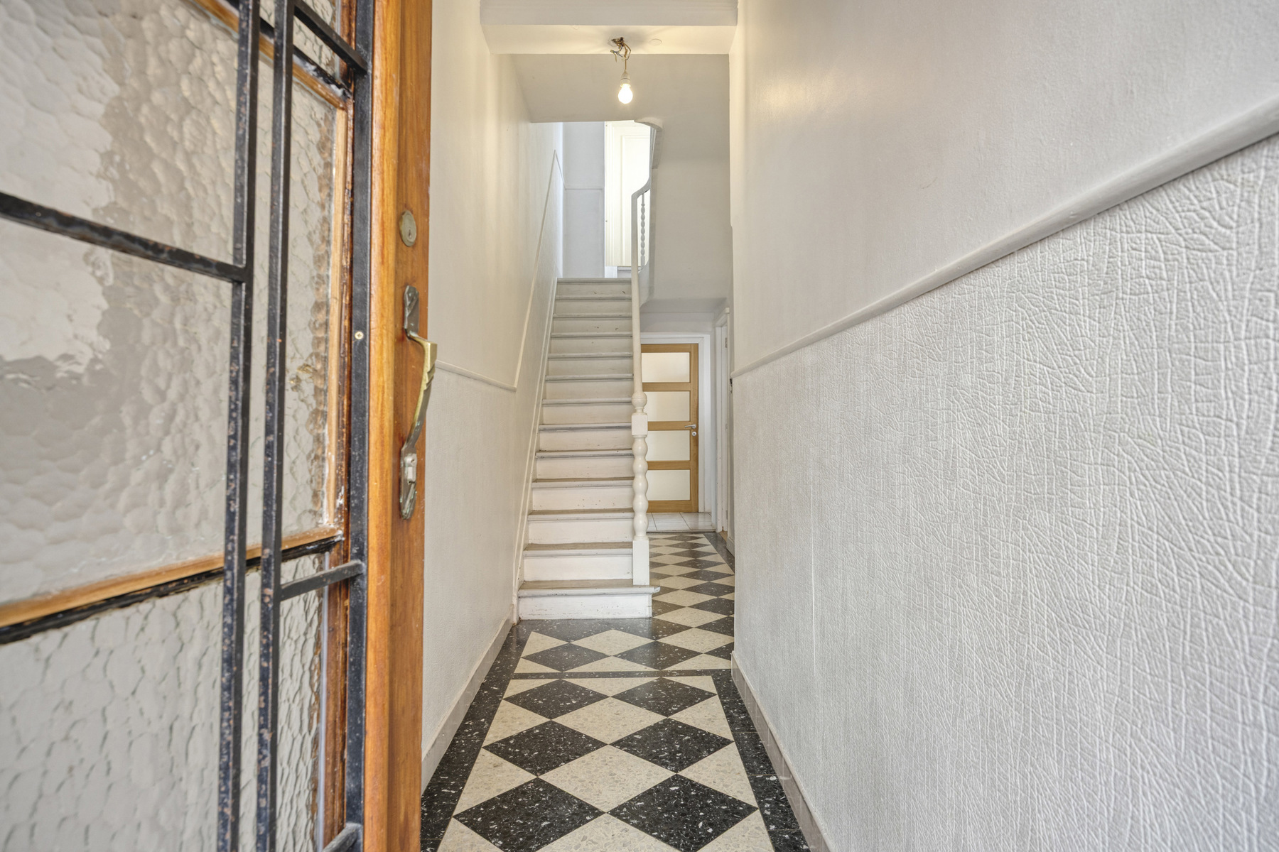 Ruime woning met 4 slaapkamers nabij centrum - foto 2