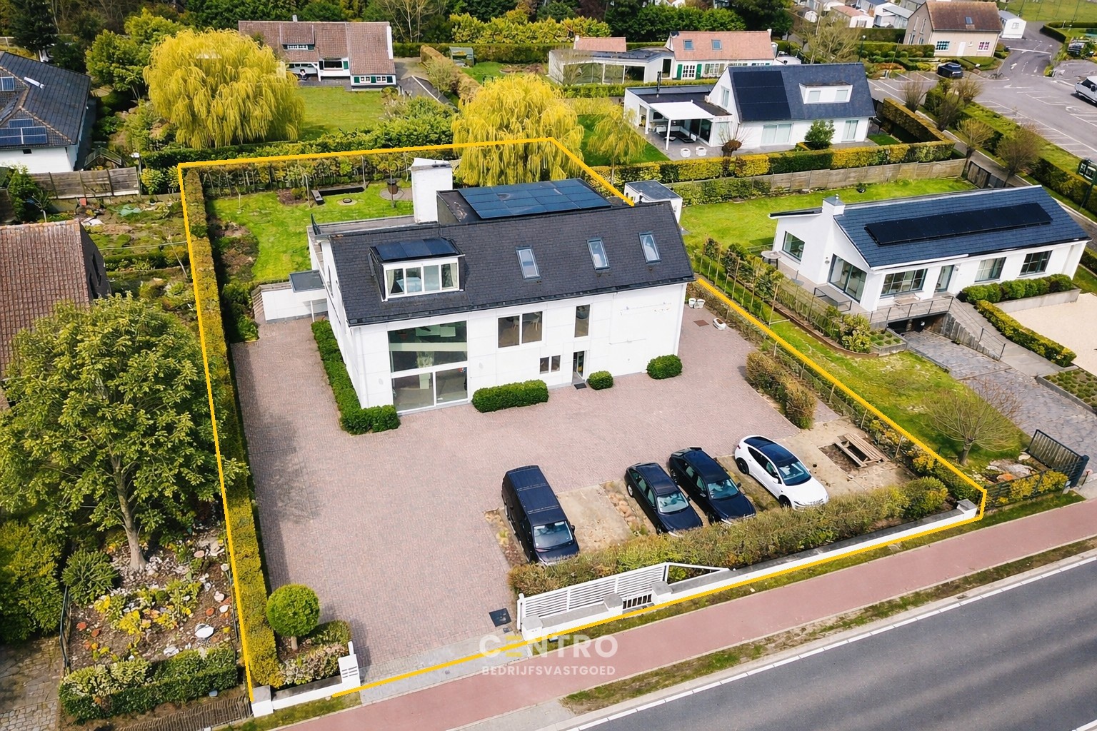 Modern en instapklaar WOON-WERKPAND met professionele ruimten, lichtrijk & ruim APPARTEMENT met zonneterras en aangelegde tuin. - foto 1