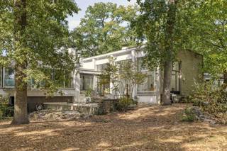 Cette villa moderne et unique, située sur le Steenweg Op Ravels à Oud-Turnhout, est une excellente opportunité pour ceux qui recherchent un...