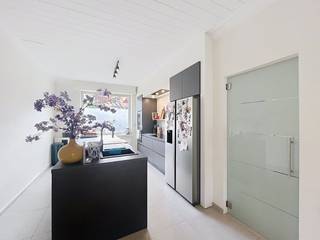 Spacious 3 bedroom house for rent in Sint-Jozef (Bruges). The house is fully equipped and is located in close proximity to various...