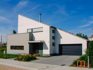 In de rustige en residentiële wijk van Mariakerke bevindt zich deze moderne, alleenstaande villa, gebouwd in 2003. De woning biedt alle comfort...