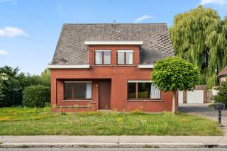 Deze charmante, te renoveren, vrijstaande woning staat op een ruim perceel grond en is gelegen aan de rand van Schriek.Het gelijkvloers bestaat uit...