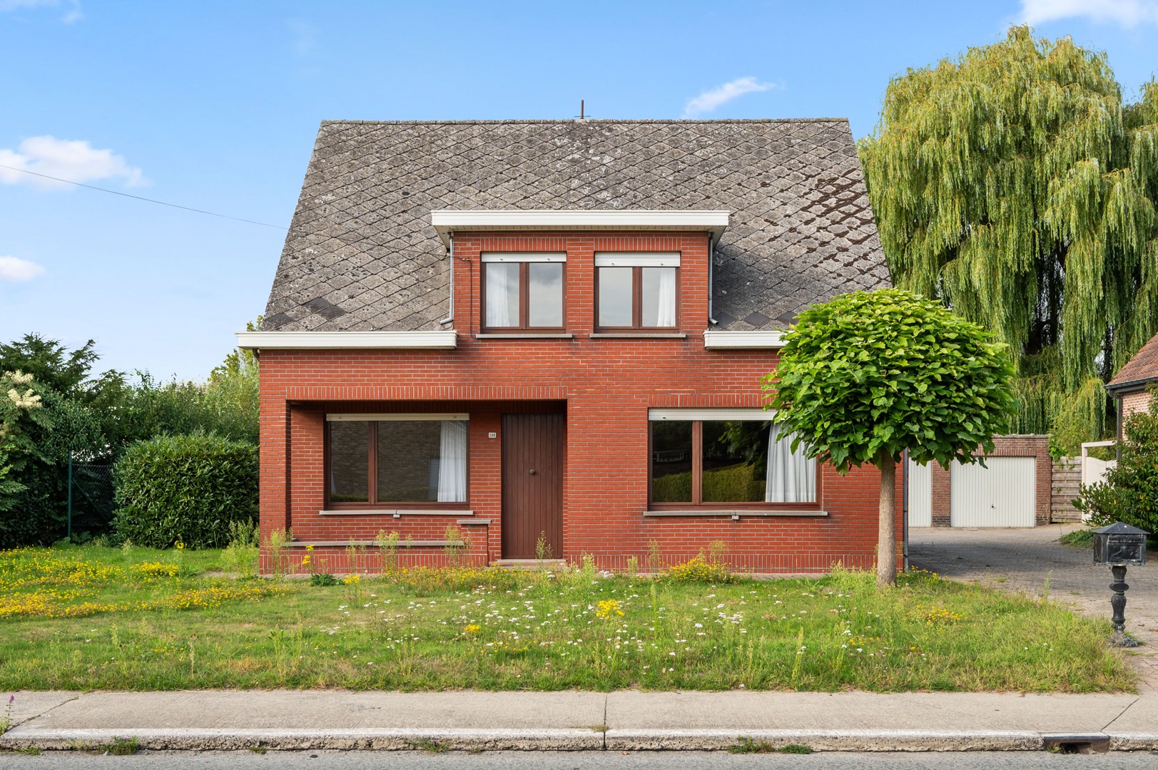 Te renoveren woning met 2 slpkm - foto 1