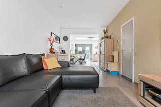 Welkom in deze gezellige en lichtrijke woning, ideaal gelegen in een gezinsvriendelijke buurt vlak bij het groene Cogels Park en...