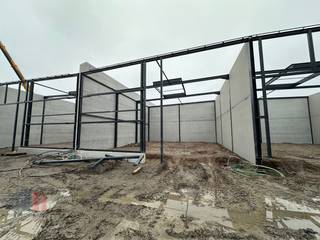 Nieuwbouw KMO-unit te koop met een oppervlakte van 180 m² en 2 privatieve parkeerplaatsen.De lood maakt deel uit van “Apollo”, een gloednieuw...