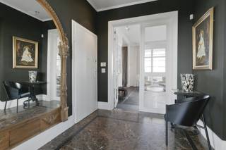 High-end afgewerkte penthouse met zeer ruim terras en fenomenaal uitzicht op de jachthaven en het MAS.Het penthouse is gelegen op het Eilandje tussen...