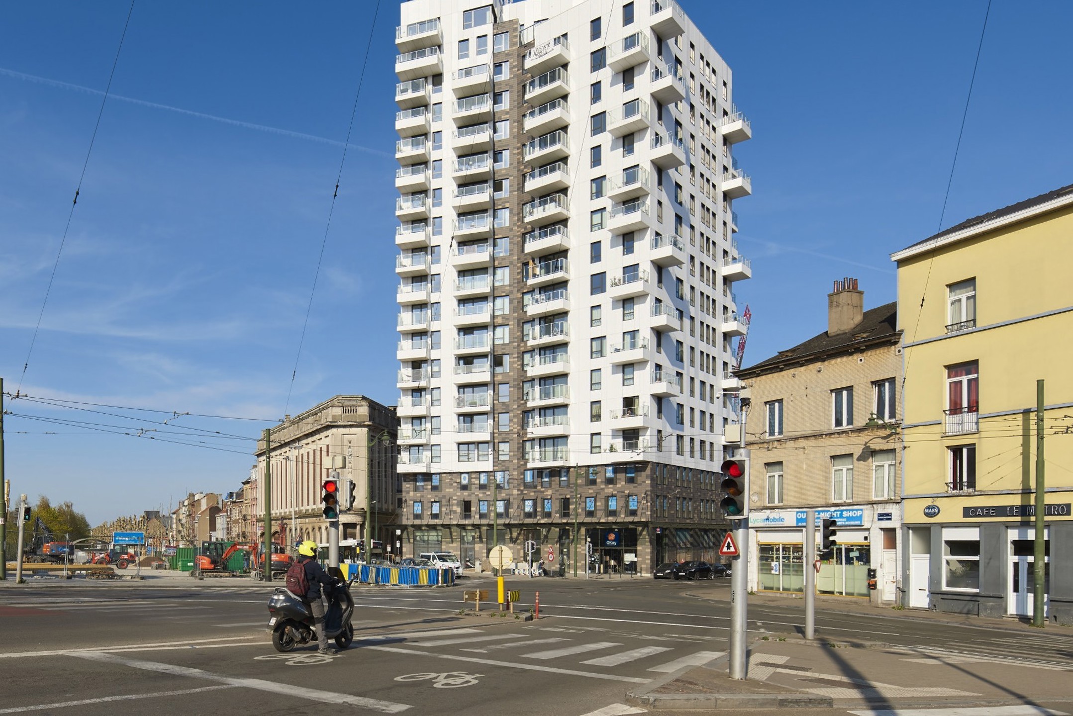 Commercial for sale in Molenbeek-Saint-Jean - photo 1