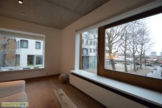 Zeer gunstig gelegen energiezuinige studio in klein gebouw,  nabij het eilandje, het centrum en de Sint-Paulusplaats. Livingruimte met  parket, ...