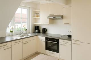 - Dichtbij supermarkt, winkels en openbaar vervoer- Ruime lichte woonkamer- Open keuken voorzien van kookplaat, combi-oven, koel-vriescombinatie en...