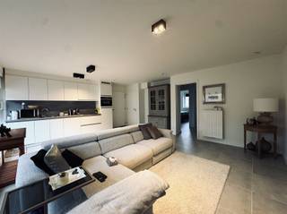 Dit volledig geschilderd appartement is gelegen op de eerste verdieping in het centrum van Melsele. U beschikt over een mooi terras en...