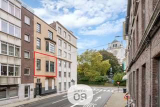 Instapklaar appartement met 2 slaapkamers en zicht op het Sint-Annaplein.Betreft een appartement op de eerste verdieping, in een blok van 4...