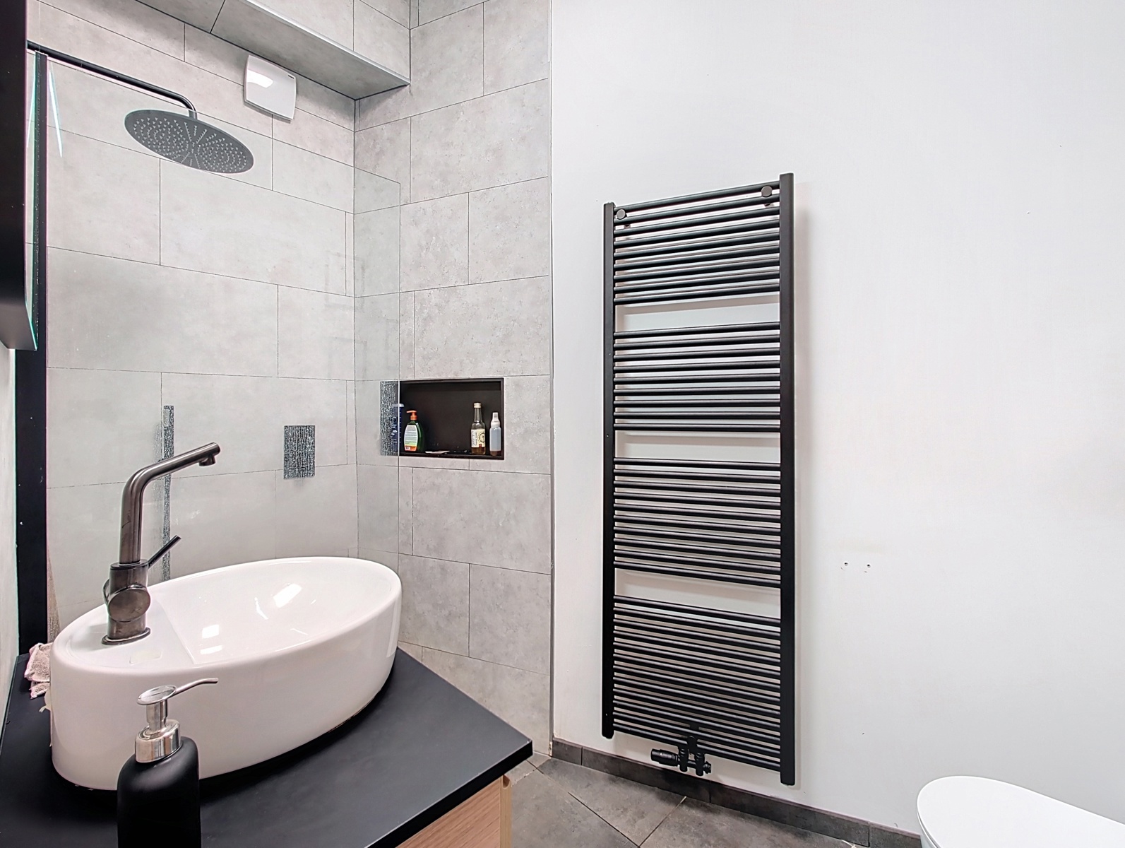 INSTAPKLAAR APPARTEMENT MET STADSTUIN CENTRUM MORTSEL - foto 5