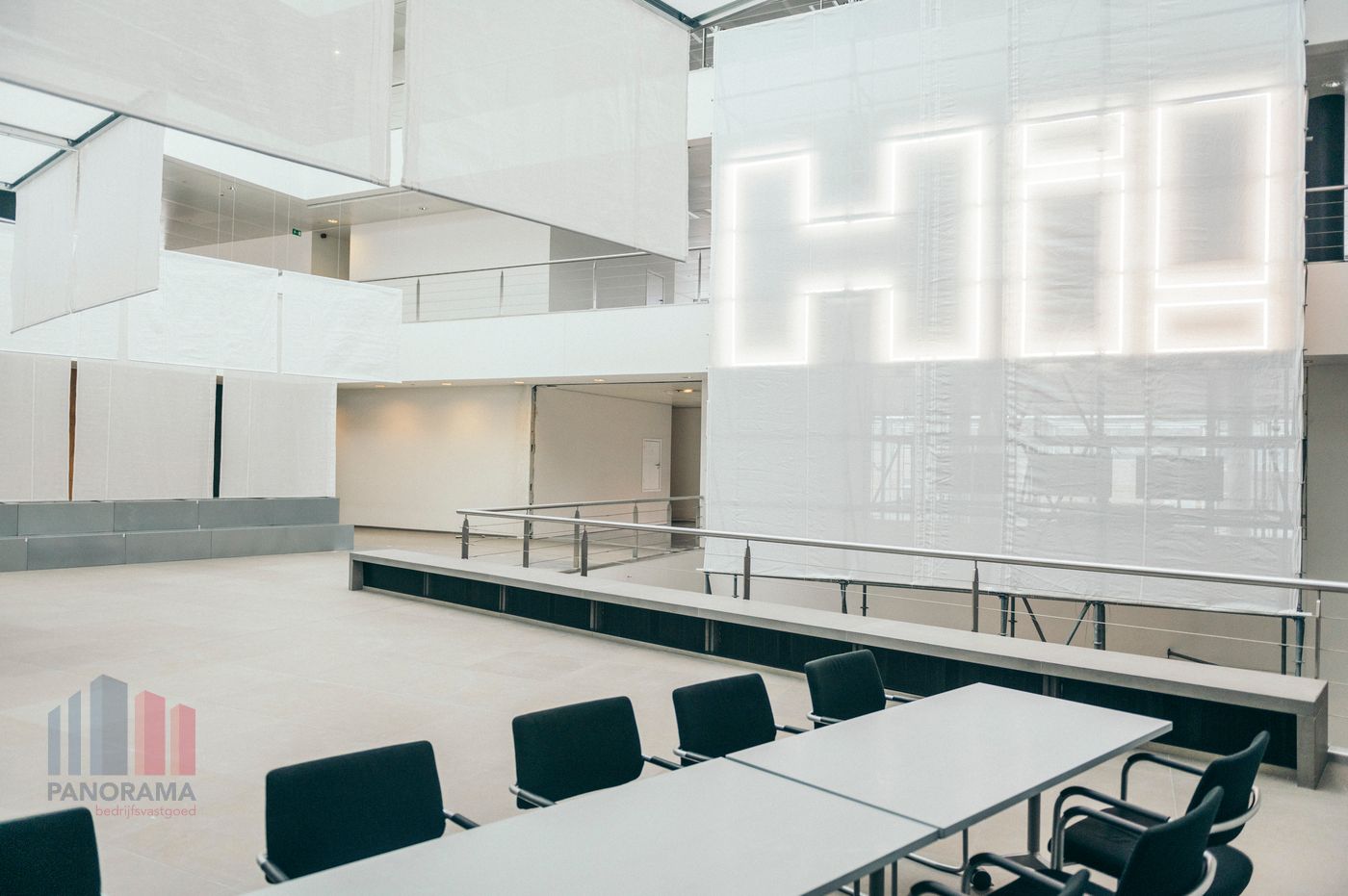 Bureaux de 911 m² à location phénoménale, visibilité du R0 & A12 - photo 3