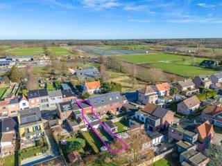 Op een centrale ligging in Kapellen bevindt zich deze halfopen bebouwing met. Dankzij de nabijheid van winkels, scholen, openbaar vervoer...