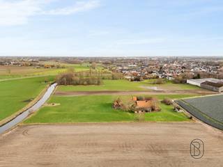 Authentieke hoeve met uitzonderlijk potentieel en panoramisch zicht op de Mandelvallei. Vergunning voor de heropbouw van woonhuis met 2...