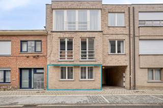 Ruim (147m²) en energiezuinig appartement met o.a. 2 slpk, terras en autostaanplaats + tuinberging. Gelijkvloerse verdieping (65m²) +...