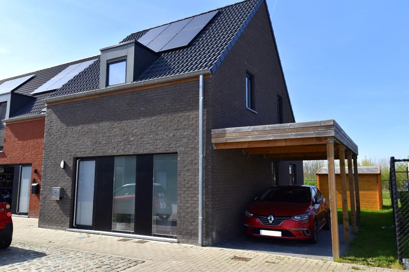 Instapklare woning met 3 slaapkamers en carport in kindvriendelijke ligging te Heule - foto 1