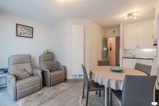 Situé dans le village côtier recherché de Westende, ce charmant appartement d'une chambre à coucher et d'une salle de bains offre une...