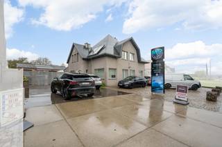 TE KOOP GERAARDSBERGENDit ruime bedrijfsgebouw met woonst is gelegen in de regio Geraardsbergen, aan een drukke weg met veel passage. Ideaal om uw...