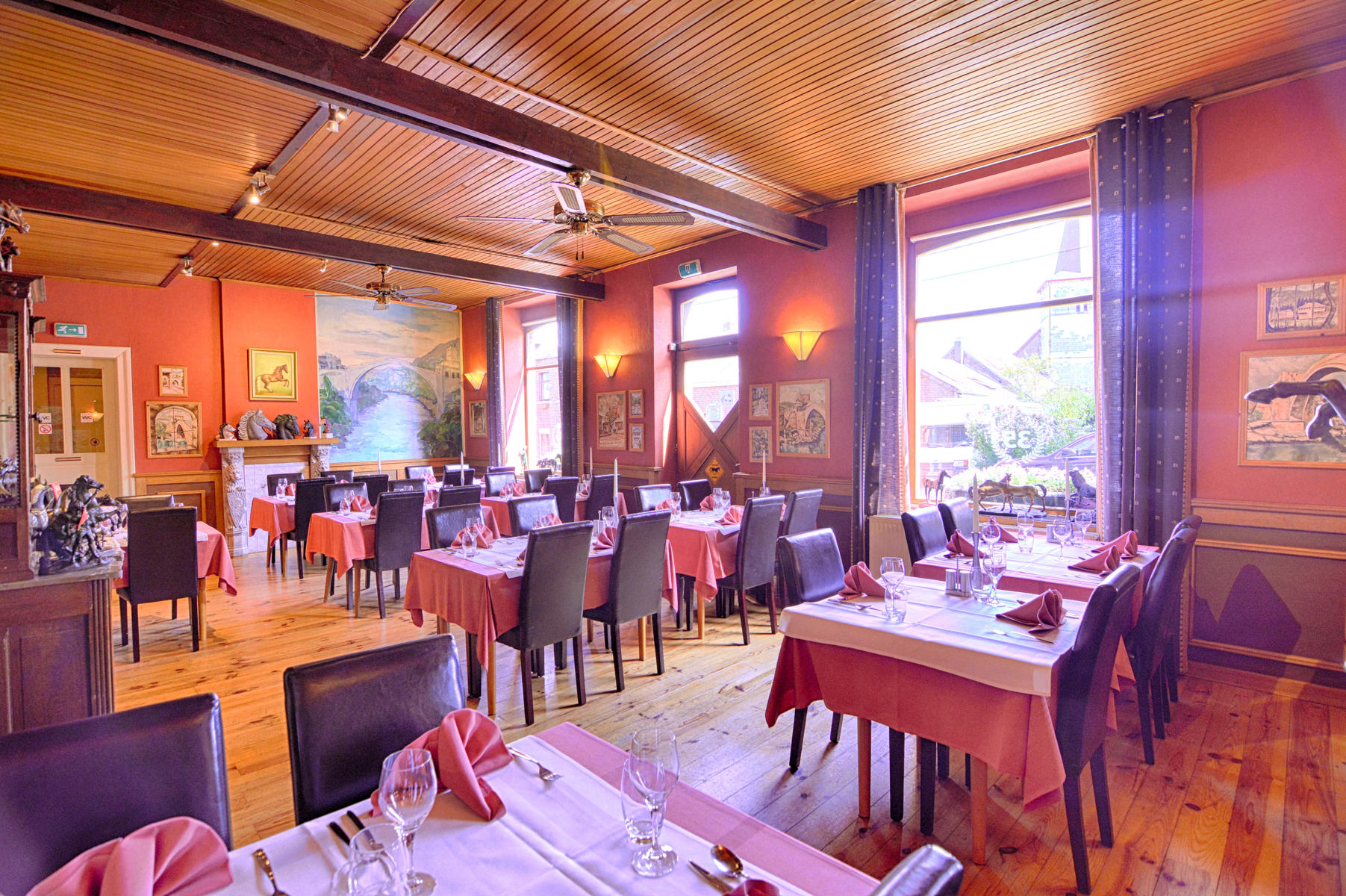 Riante woonst met statig horecapand en feestzaal - foto 4