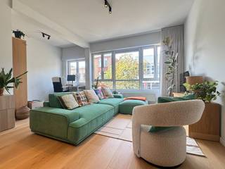 <p>Op een uitstekende locatie in Borgerhout bevindt zich dit instapklare appartement met 2 slaapkamers, gelegen op de eerste verdieping. Het appartement werd volledig gerenoveerd in 2023 en combineert een moderne afwerking met een aangename en praktische indeling.<br /><br />De leefruimte is voorzien van een mooie parketvloer en geniet van veel sfeer en licht. Aansluitend bevindt zich de open keuken, uitgerust met ingebouwde toestellen. Dankzij de open indeling vormt de keuken een gezellig geheel met de leefruimte, ideaal voor wie graag comfortabel woont en kookt.<br /><br />Een absolute troef is het gezellige terrasje met ochtendzon. Hier kan je heerlijk rustig genieten van een koffie en op een aangename manier aan je dag beginnen.<br /><br />Verder beschikt het appartement over twee slaapkamers en een moderne badkamer met een praktische inloopdouche. <br /><br />Ook energetisch scoort de woning goed met een EPC-label B. Bovendien bedragen de algemene kosten slechts €25 per maand.<br /><br />De ligging is eveneens een grote troef. Je woont in een levendige omgeving met winkels, openbaar vervoer en andere dagelijkse voorzieningen in de buurt. Daarnaast bevindt het Te Boelaerpark zich op wandelafstand, waardoor je ook snel kan genieten van wat groen en rust.<br /><br />Kortom, een uitstekend gerenoveerd appartement met 2 slaapkamers, terras met ochtendzon, energiezuinig EPC-label B en zeer lage algemene kosten, gelegen op een praktische en aangename locatie in Borgerhout.<br /><br />Beschikbaar op 1 oktober 2026.<br /><br />Interesse? Contacteer ons voor meer informatie of een bezoek via laura@wellimmo.net of 03 225 00 68.</p>