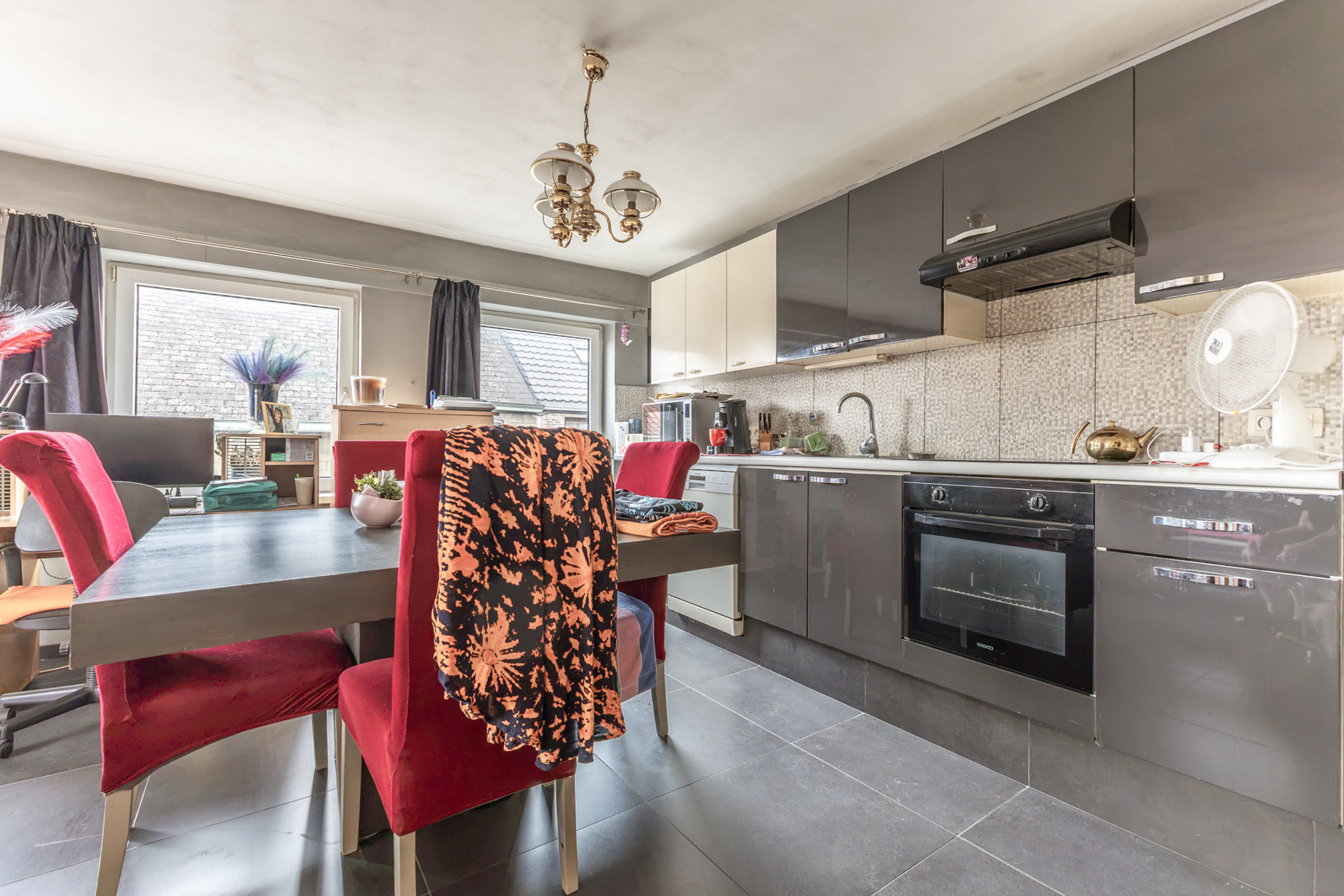 Opbrengsteigendom met handelspand & 2 appartementen - foto 4
