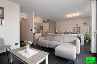 +++ Gentsestraat 116 b1, Ninove (Outer)+++Op de eerste verdieping van de stijlvolle residentie Iris bevindt zich dit moderne appartement met een...
