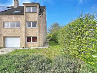 RUIME (totaal: +/- 323m² – bewoonbare opp.: +/- 233m²) en LICHTRIJKE 3-gevelvilla gelegen te TERVUREN – DUISBURG in een RESIDENTIËLE...