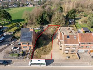 Deze bouwgrond voor halfopen bebouwing (HOB) is ideaal gelegen in het centrum van As en heeft een oppervlakte van 6a11ca. Dankzij de centrale...