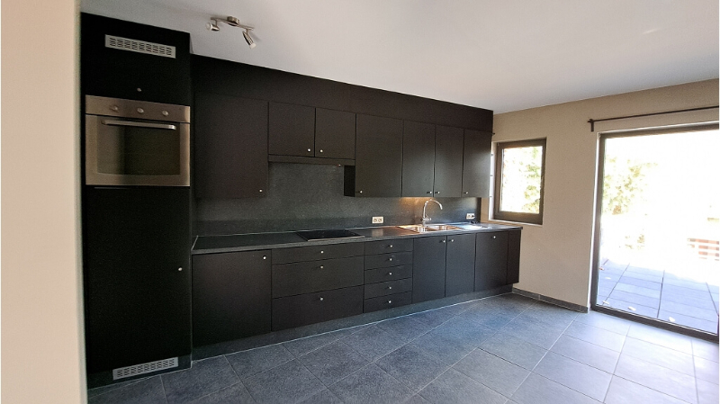 Comfortabel appartement met ruim TERRAS en STANDPLAATS te huur in Eernegem, - photo 4