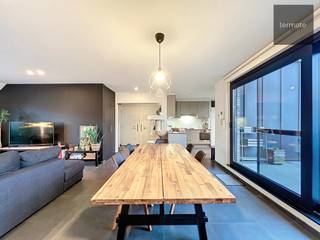 Modern duplex-appartement met 147 m² bewoonbare oppervlakte & garage!Welkom in Residentie Churchill nabij centrum Waregem, waar we jullie met plezier...