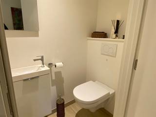 <p>Gelegen aan de Brusselbaan 292, in een rustige omgeving met winkels, scholen en openbaar vervoer in de buurt, bevindt zich dit praktisch ingedeelde appartement op de eerste verdieping.</p><p>Het appartement beschikt over een inkomhal met apart toilet, een grote en lichtrijke leefruimte met open, uitgeruste keuken, twee volwaardige slaapkamers, een badkamer en een berging.<br />Er zijn twee terrassen: een ruim terras achteraan met uitzicht op het bos en een kleiner terras vooraan met uitzicht op de straatzijde.</p><p>Een extra troef van dit appartement is een ruime ondergrondse parkeerplaats voor uw wagen of spullen.</p><p>De huurprijs bedraagt 1.100 EUR per maand. <br />Het appartement is beschikbaar vanaf 01/04/2026.</p>