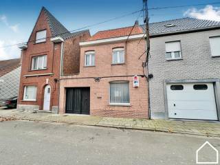 Deze rustig gelegen woning met groene verzichten, 3 slaapkamers, mogelijkheid om een garage te steken en een ruime tuin biedt tal van...